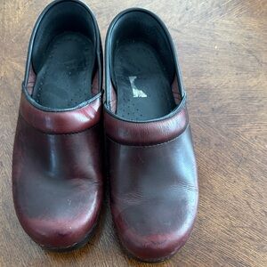 Dansko Women’s size 38 Leather Clogs - Burgundy